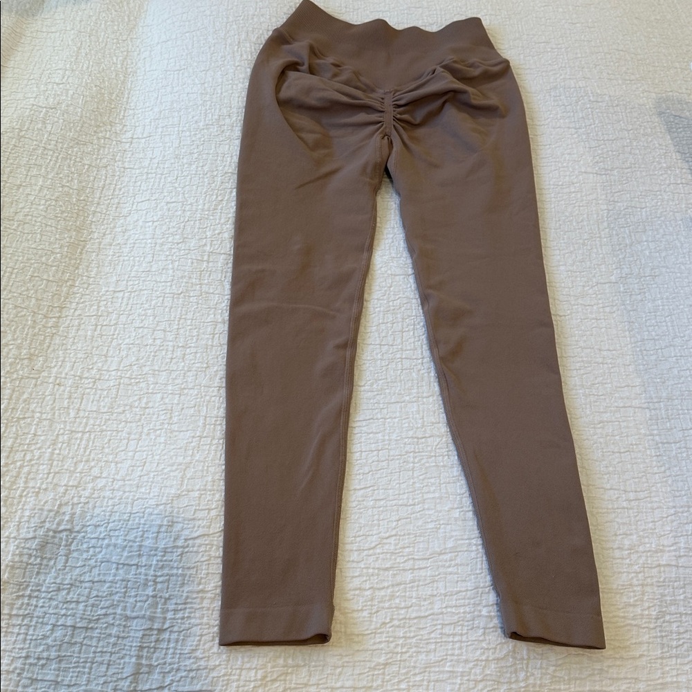 Bombshell Sportswear Beige High-Waist Seamless Leggings - Picture 8 of 8